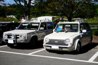 日産パイクカーの元祖パオは1989〜1991年に販売。ラシーンは1994年登場のクロスオーバーSUVだ