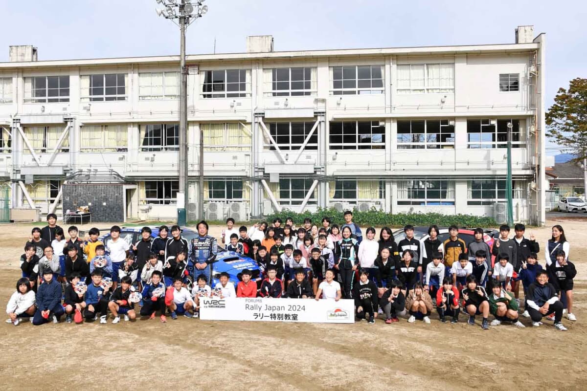 600人を超えるマンモス校から1学年10名にも満たない山村の小さな学校まで、学校の規模もさまざま（写真は恵那市立長島小学校）