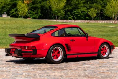 29万1000ドル（邦貨換算約4256万円）で落札されたポルシェ「911ターボ フラットノーズ」（C）Courtesy of RM Sotheby's 