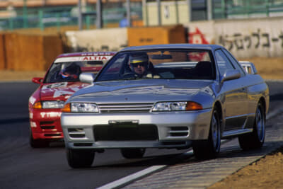 筑波サーキットで速さを見せつけたR32GT-R