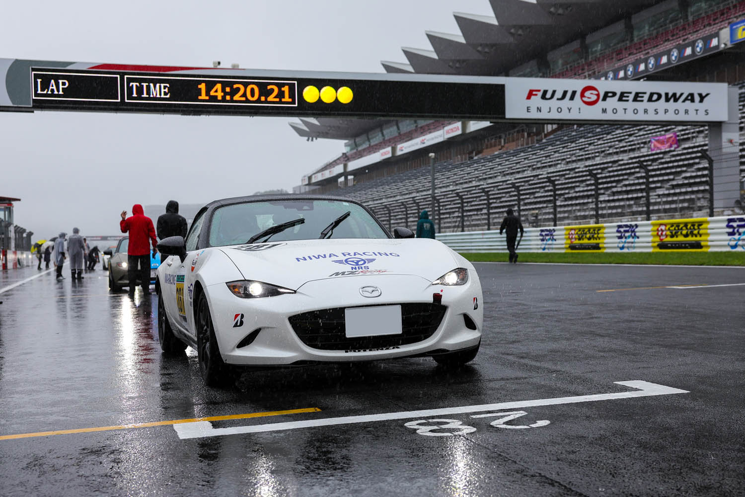 03_AMW_241103_RoadsterCup_rd3.jpg