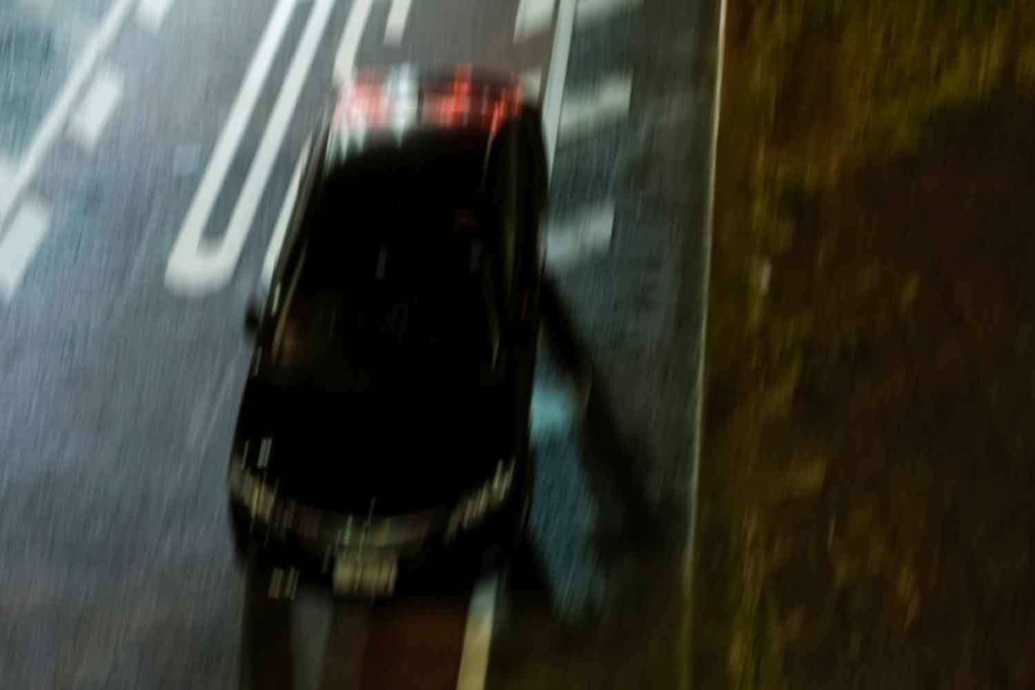悪天候時の無灯火走行は自殺行為！オートライトに頼りすぎず未装着車は 