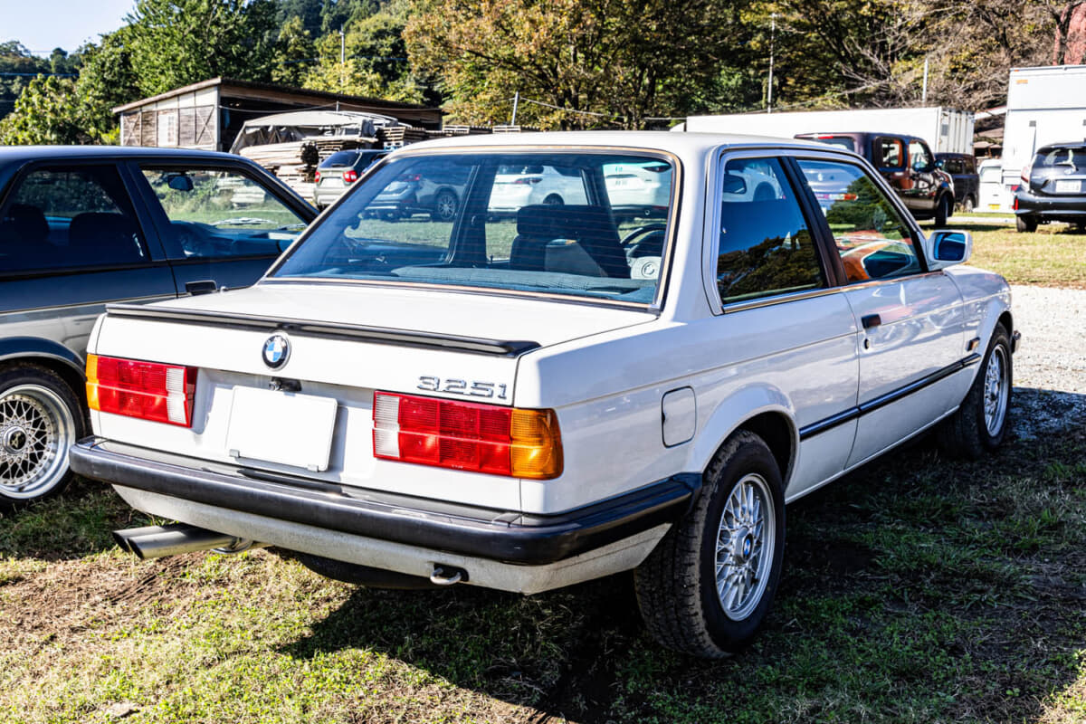 BMW 325i：この325がお父様にとって4台目のE30とのこと