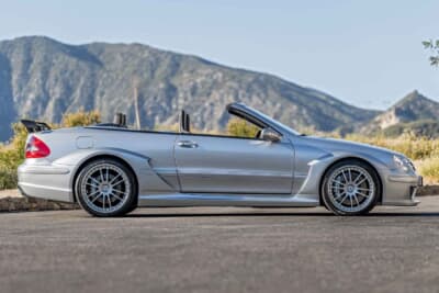 62万1000ドル（邦貨換算約9083万円）で落札されたメルセデス・ベンツ「CLK DTM AMG カブリオレ」（C）Courtesy of RM Sotheby's