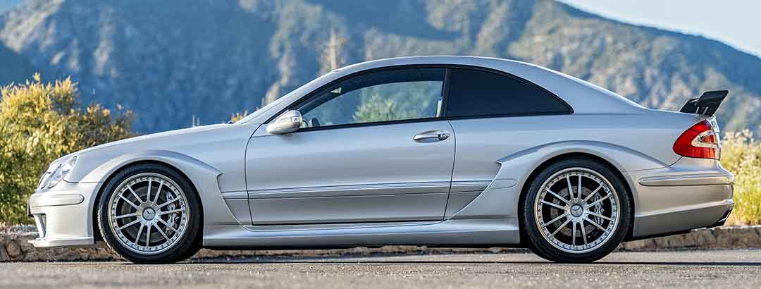 新車時の約2倍！ 1億円近くまで高騰したメルセデス・ベンツ「CLK DTM AMG」とは？ バトンやライコネンも手に入れた、いまや幻の名車を紹介します