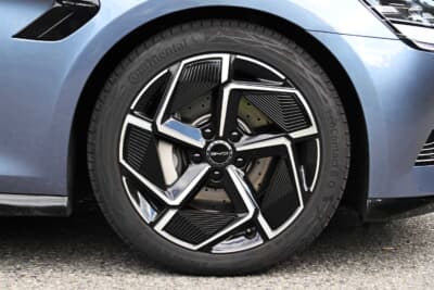 BYD シール：コンチネンタル・エココンタクト6Qを履く。RWD、AWDともにタイヤサイズは235/45R19