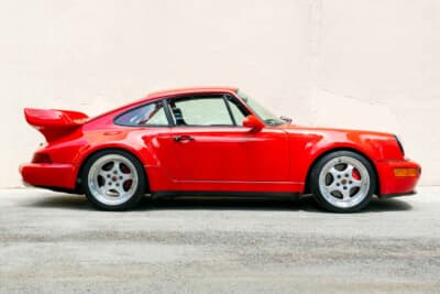 132万5000ドル（邦貨換算約1億9380万円）で落札されたポルシェ「911カレラ RSR 3.8」（C）Courtesy of RM Sotheby's