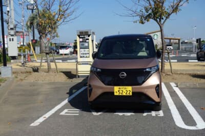 日産サクラの場合、50kWの急速充電器で80%充電までに40分かかる