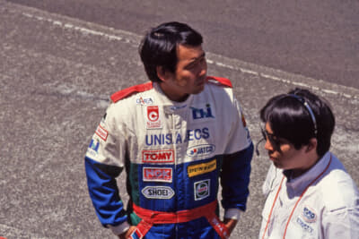 1993年菅生での長谷見昌弘。パートナーは福山英朗であり、マシンはユニシアジェックス スカイラインとなった。幼少期から数々の伝説を残したことで「天才」と呼ばれていた。星野同様グループAの主役だ