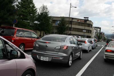 安全で適切な車間距離が取れるかの感覚は、ドライバーとして早く身につけておきたい