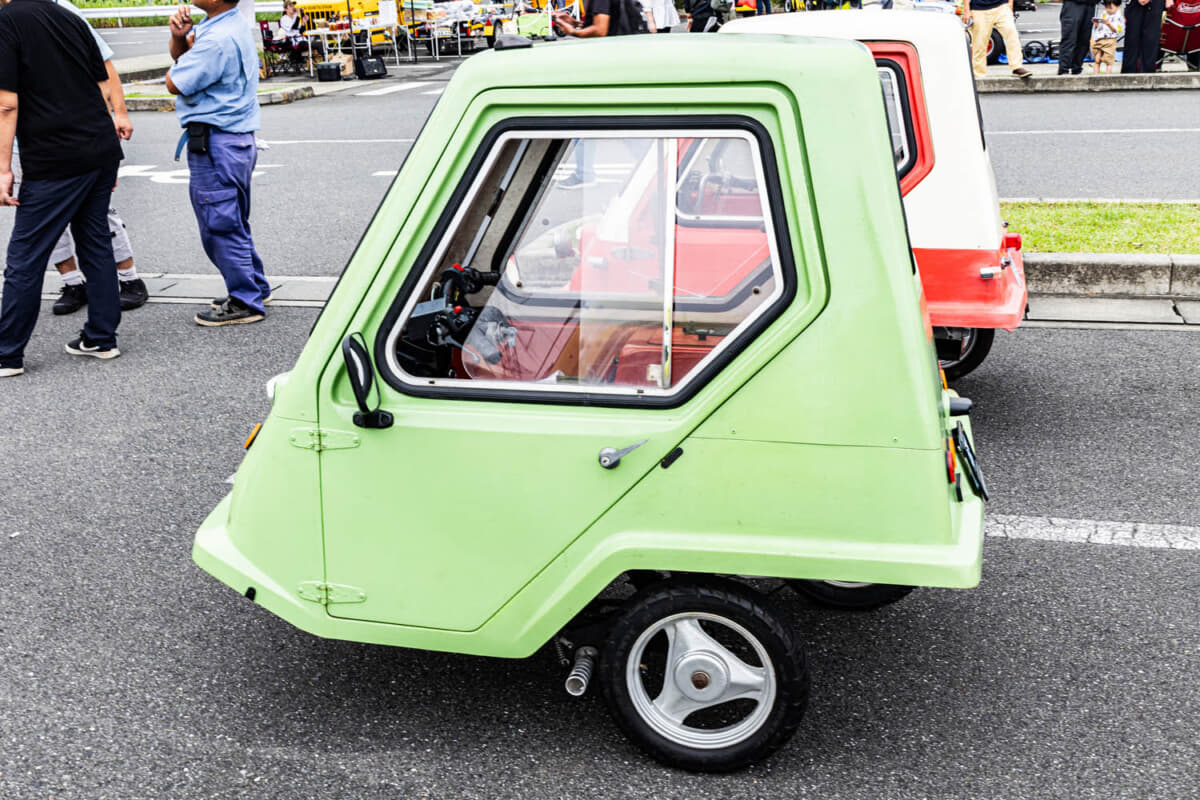 乗りもの館 サイデスカー：折りからの原付カー・ブームもあり、当時750台が生産されたという