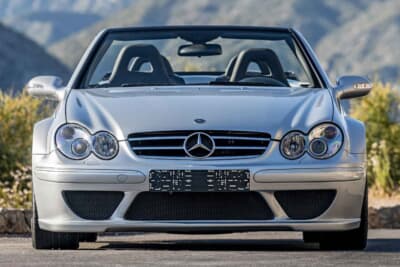 62万1000ドル（邦貨換算約9083万円）で落札されたメルセデス・ベンツ「CLK DTM AMG カブリオレ」（C）Courtesy of RM Sotheby's