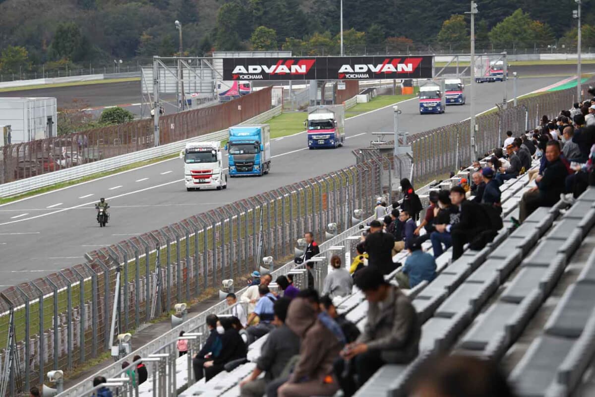 トラックによるパレードランも行われた