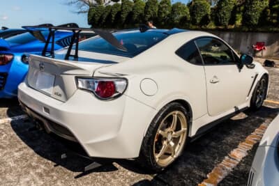 TRD 14R-60：ディフューザーやセンターマフラー、GTウイングなど、レーシングカーさながらの完成度となっている