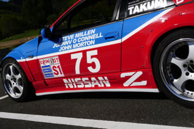 エースドライバーS・ミレンを筆頭に計3名の名前入り。PEAKS所有の本物のIMSA Z32がモチーフ