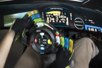 ベントレー GT3ポディウム・ステアリングホイール：パイクスピークの伝説的存在であるリース・ミレン氏の意見を取り入れて改良された