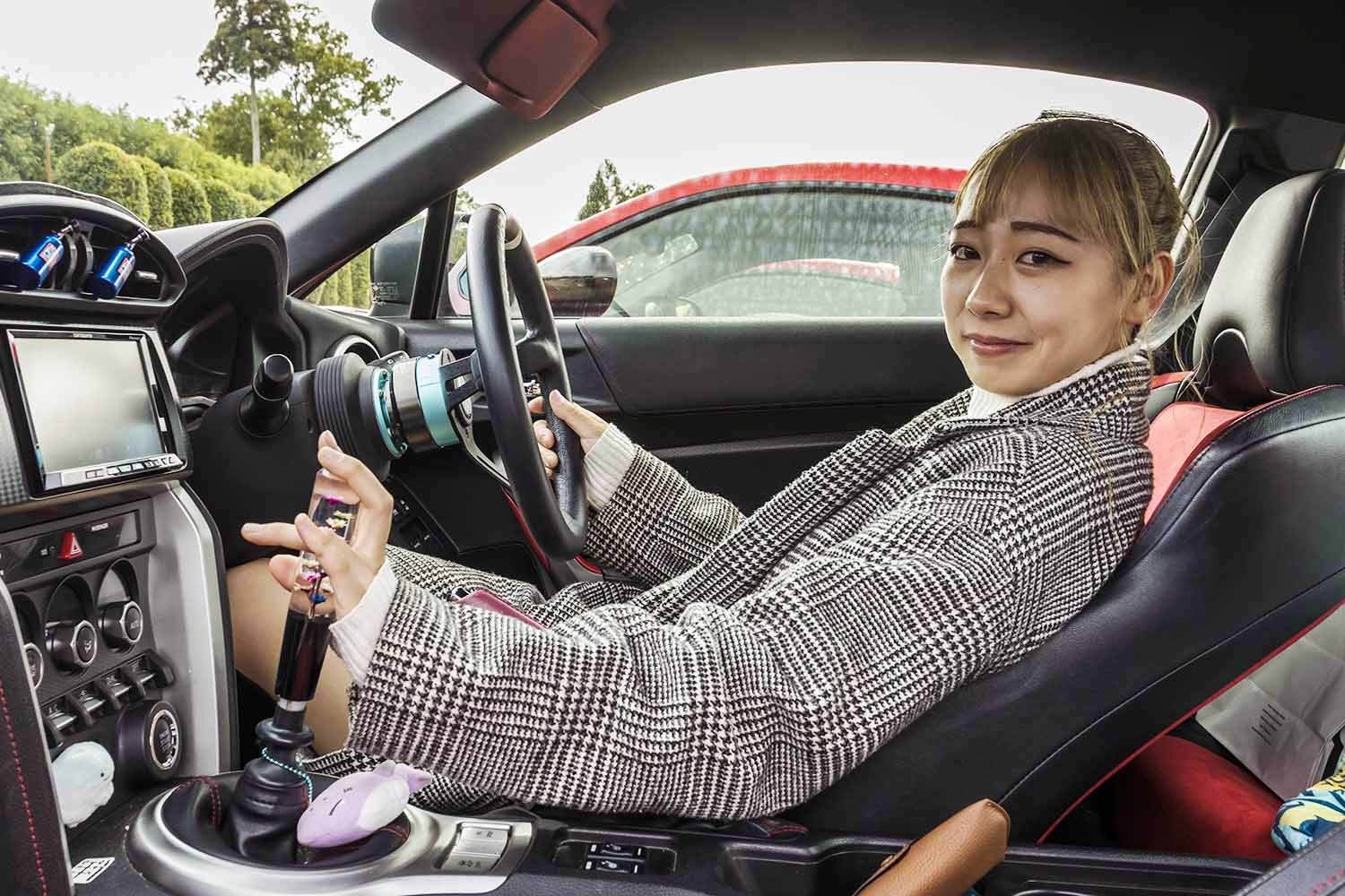 彼女の艶めくトヨタ「GR86」は男前ルックス！ ポイントを抑えた