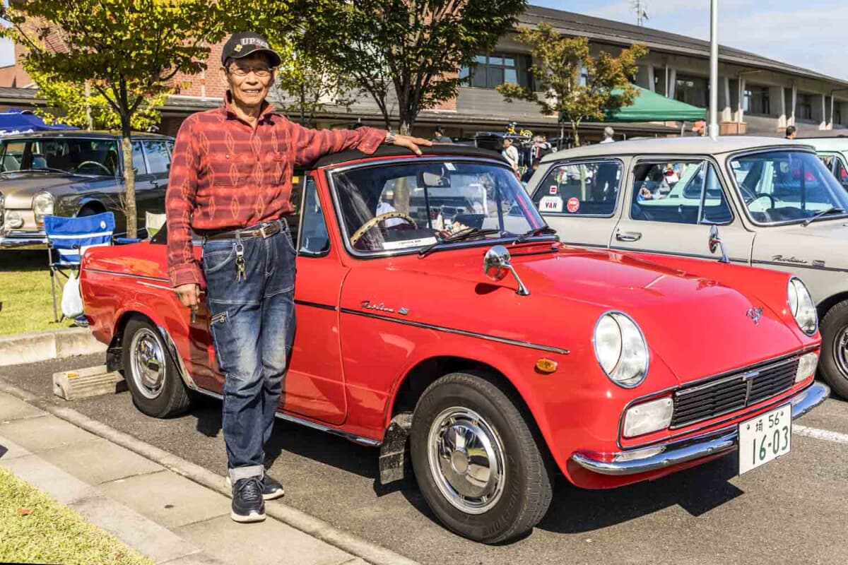 1968年式のトヨタ パブリカ コンバーチブルとオーナーの折原さん