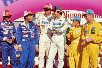 グループAの最終年となる1993年には鈴木のパートナーとして飯田が大抜擢されており、8月に開催された筑波で優勝も経験している。2位は星野/影山組で、3位は横島 久/トム・クリステンセン組である