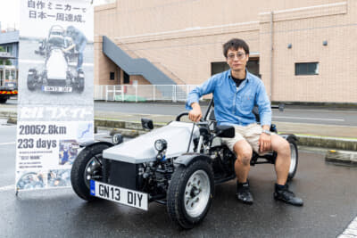 約3年前に完成させたという自作ミニカー2号機と、オーナーの“セルフメイド”さん