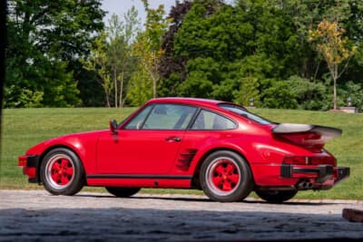 29万1000ドル（邦貨換算約4256万円）で落札されたポルシェ「911ターボ フラットノーズ」（C）Courtesy of RM Sotheby's 