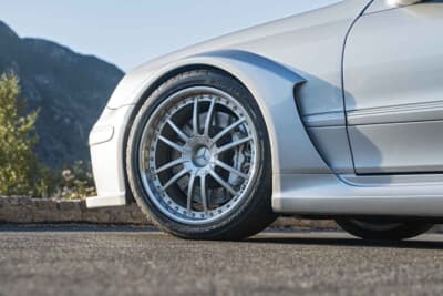 66万5000ドル（邦貨換算約9726万円）で落札されたメルセデス・ベンツ「CLK DTM AMGクーペ」（C）Courtesy of RM Sotheby's