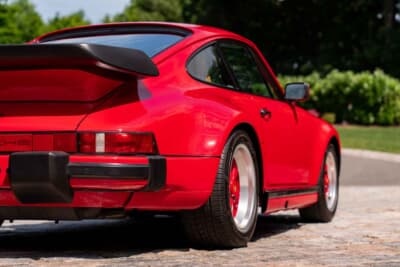 29万1000ドル（邦貨換算約4256万円）で落札されたポルシェ「911ターボ フラットノーズ」（C）Courtesy of RM Sotheby's 