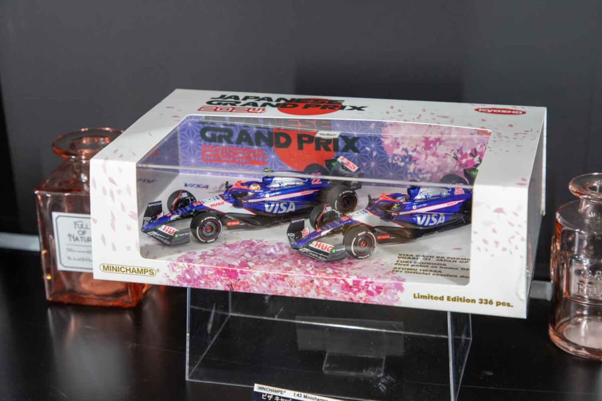 ミニチャンプス：1/43スケール ビザ キャッシュ RB VCARB 01日本GP 2024 2台セット（限定336台）