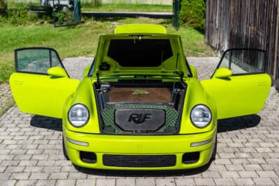 115万2500ユーロ（邦貨換算約1億9269万円）で落札されたRUF「SCR2018」（C）Courtesy of RM Sotheby's