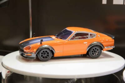 MINI-Z AWD：日産 フェアレディ 240Z-L チューンドバージョン（オレンジ）