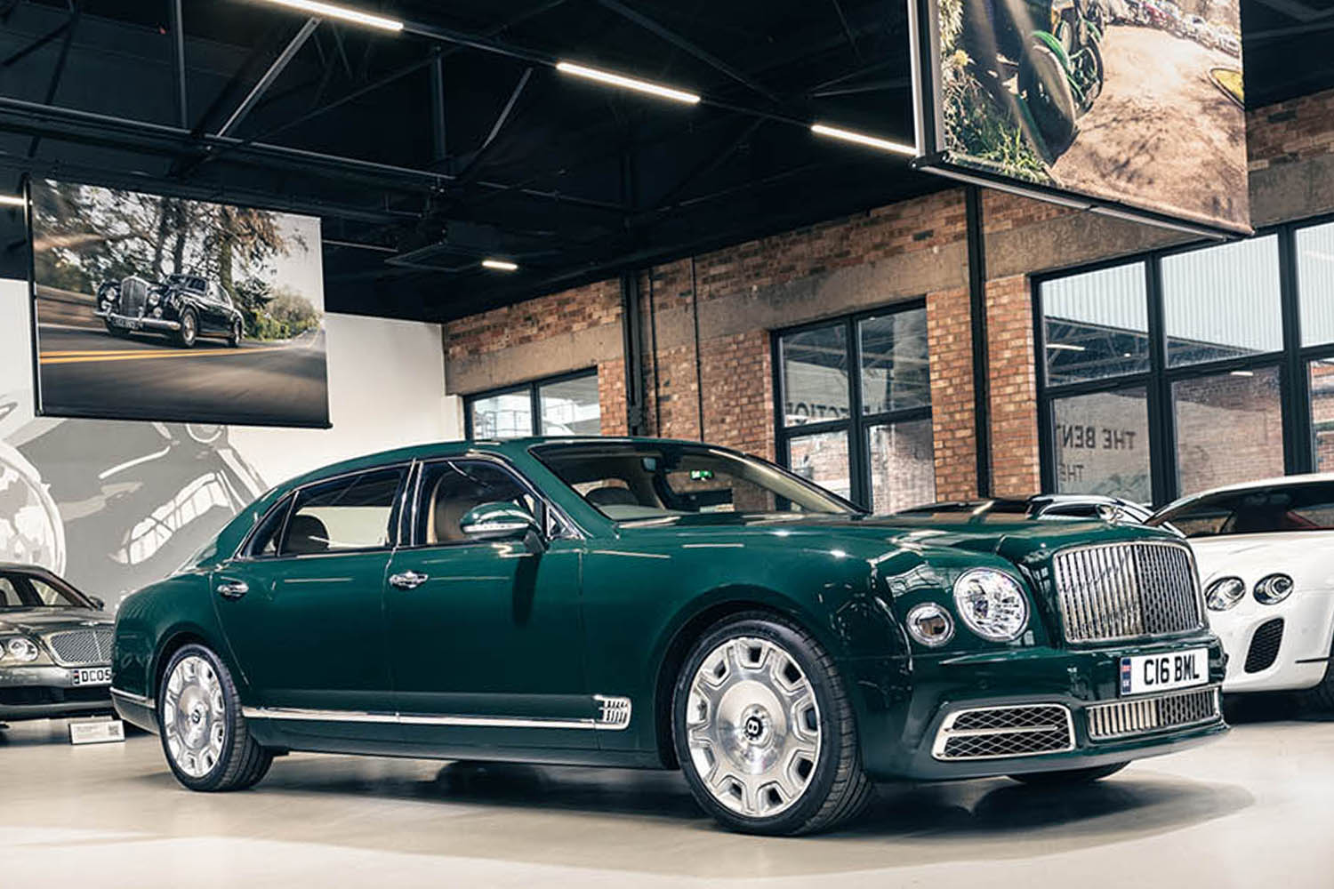 エリザベス女王陛下の特注車！ 英国王室のレガシーとして女王陛下の