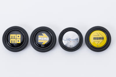 MOMOのホーンボタンのデザインやカラーは豊富。しかし、レザーにMOMOアローが刻印されるのは初めてだ