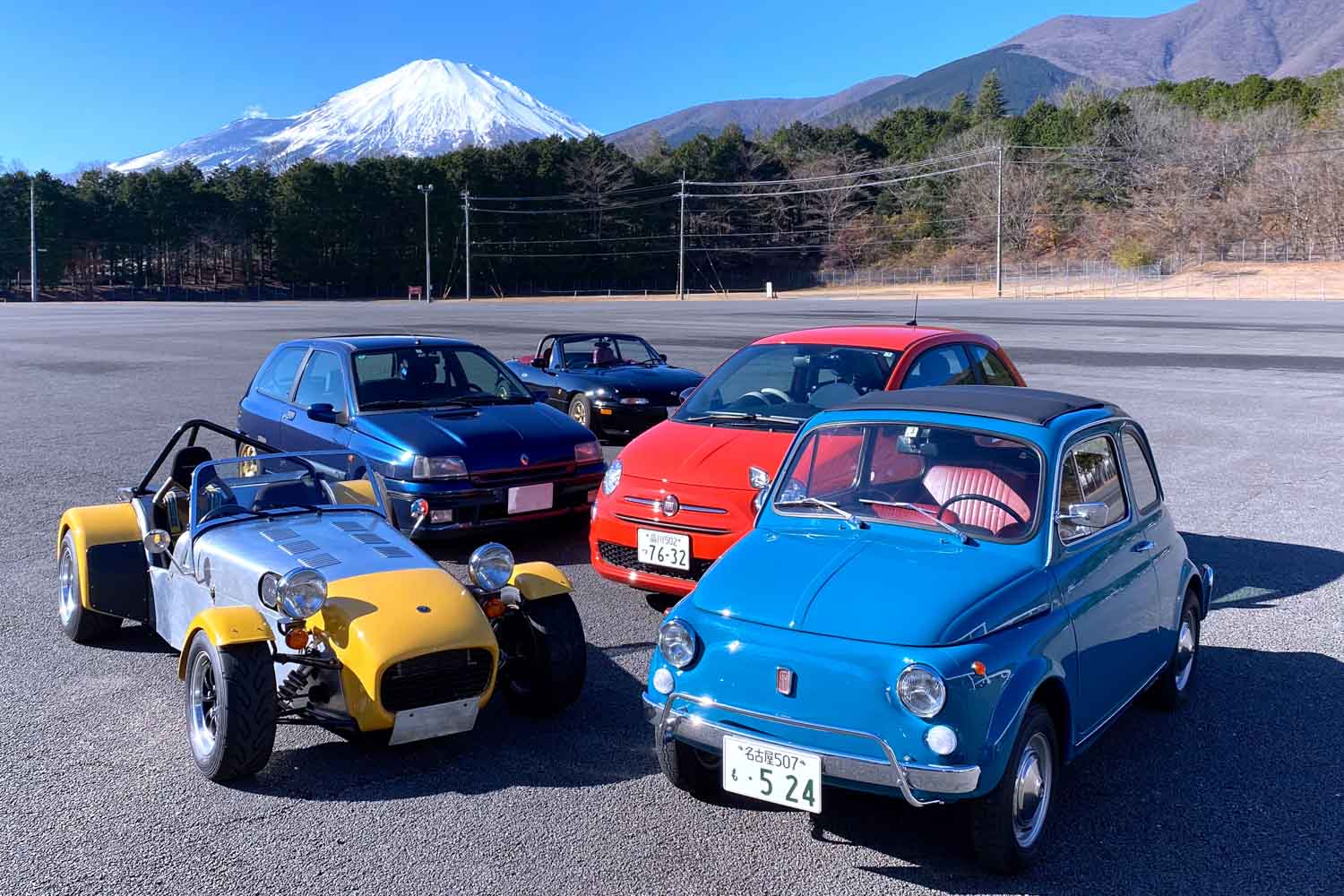 首都高速で間一髪の衝突回避もホイールキャップが…エンジンの