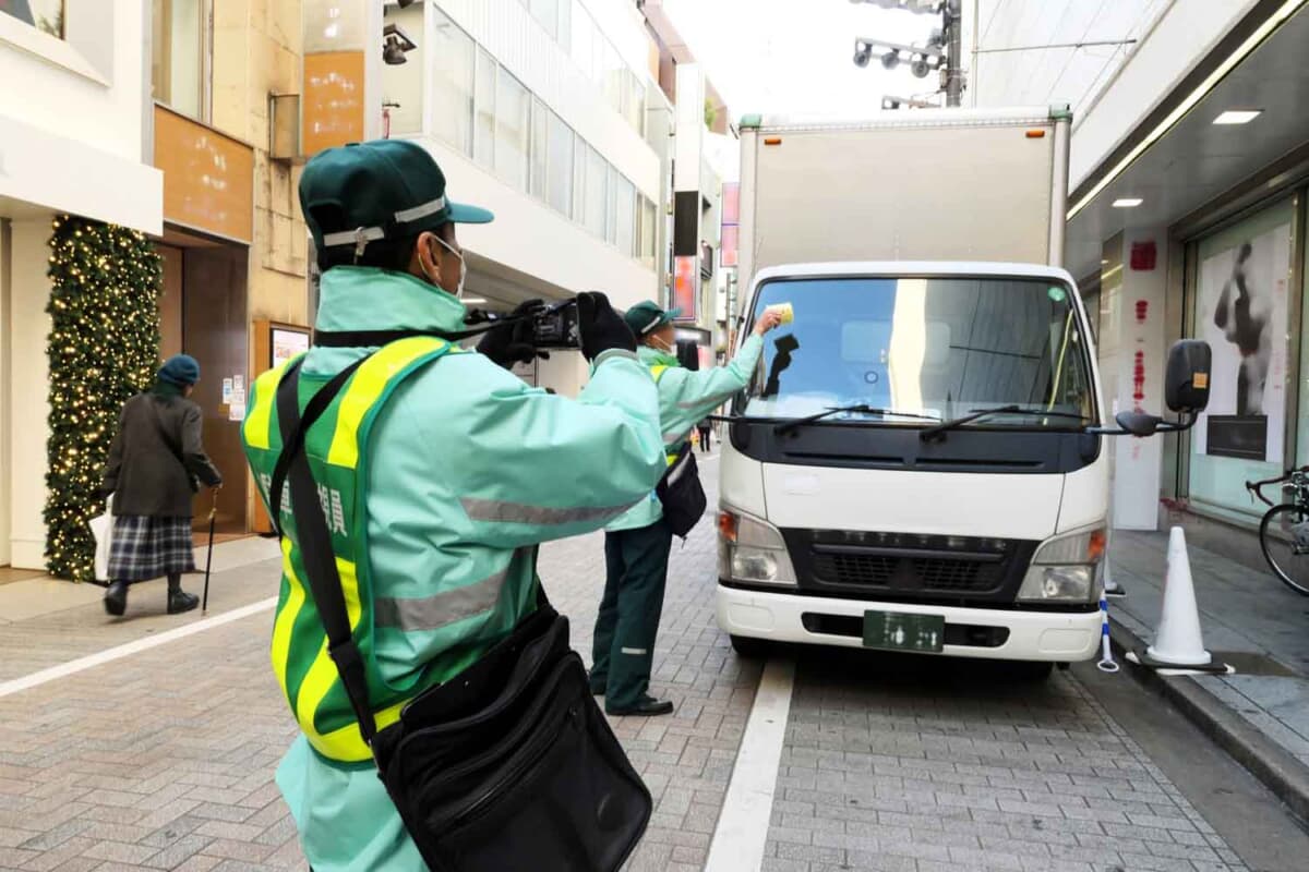 ほんの5分だけ……と停めた際に駐車違反を切られる