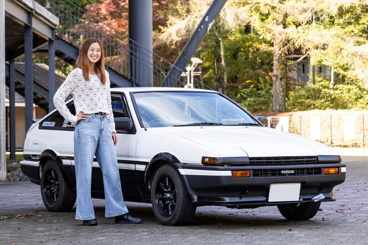 トヨタ AE86 スプリンタートレノ：この個体は1984年式のGT-V。最上級グレードGT-APEXと走行性能に違いはないが、快適性に関する装備が簡素になっている