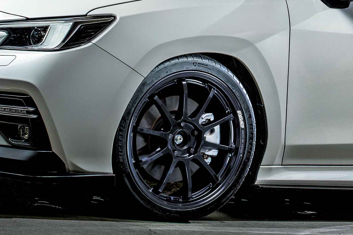 シリーズ最強」のグラムライツの王道ホイールが誕生！ 最新技術満載の