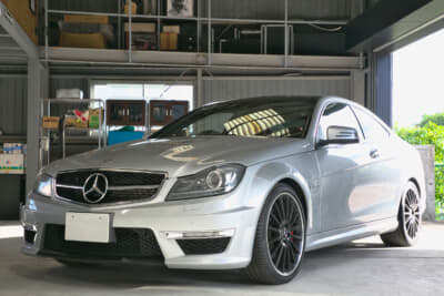 2012年式メルセデス・ベンツ W204型 C 63 AMG クーペはパフォーマンスパッケージを装着したヤナセもの