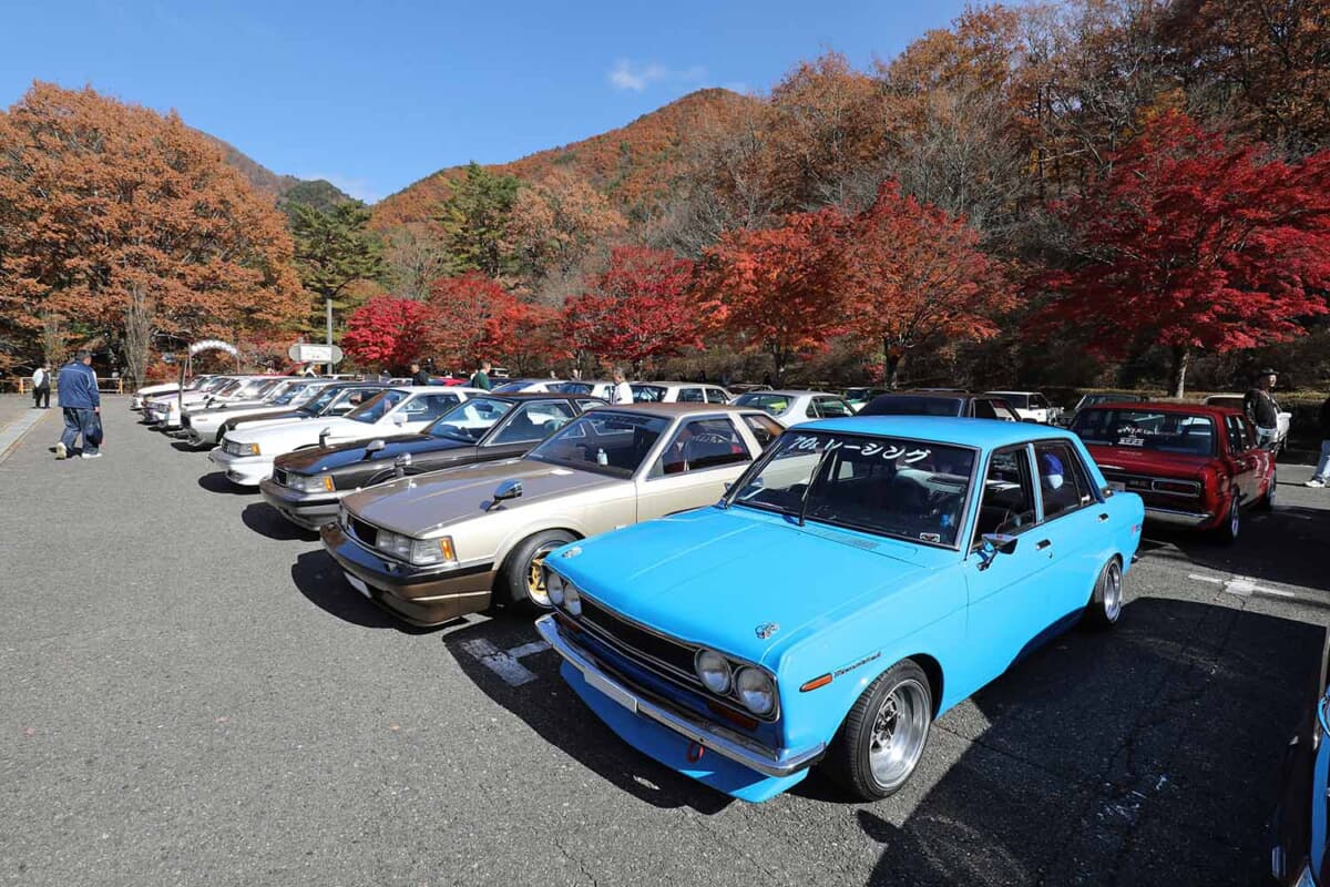 まさに懐かしの昭和車は勢揃いといった光景だ