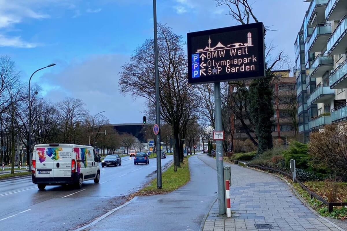 ミュンヘンは自転車道が整備されていますが、その道幅は決して広くありません