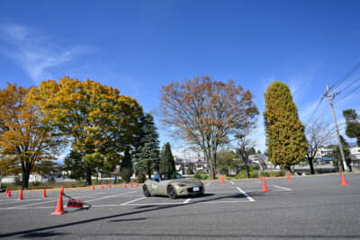 着順や走行タイムの優劣を競ったりするのではなく、あくまで「運転の正確さ」が競われる新しいモータースポーツ