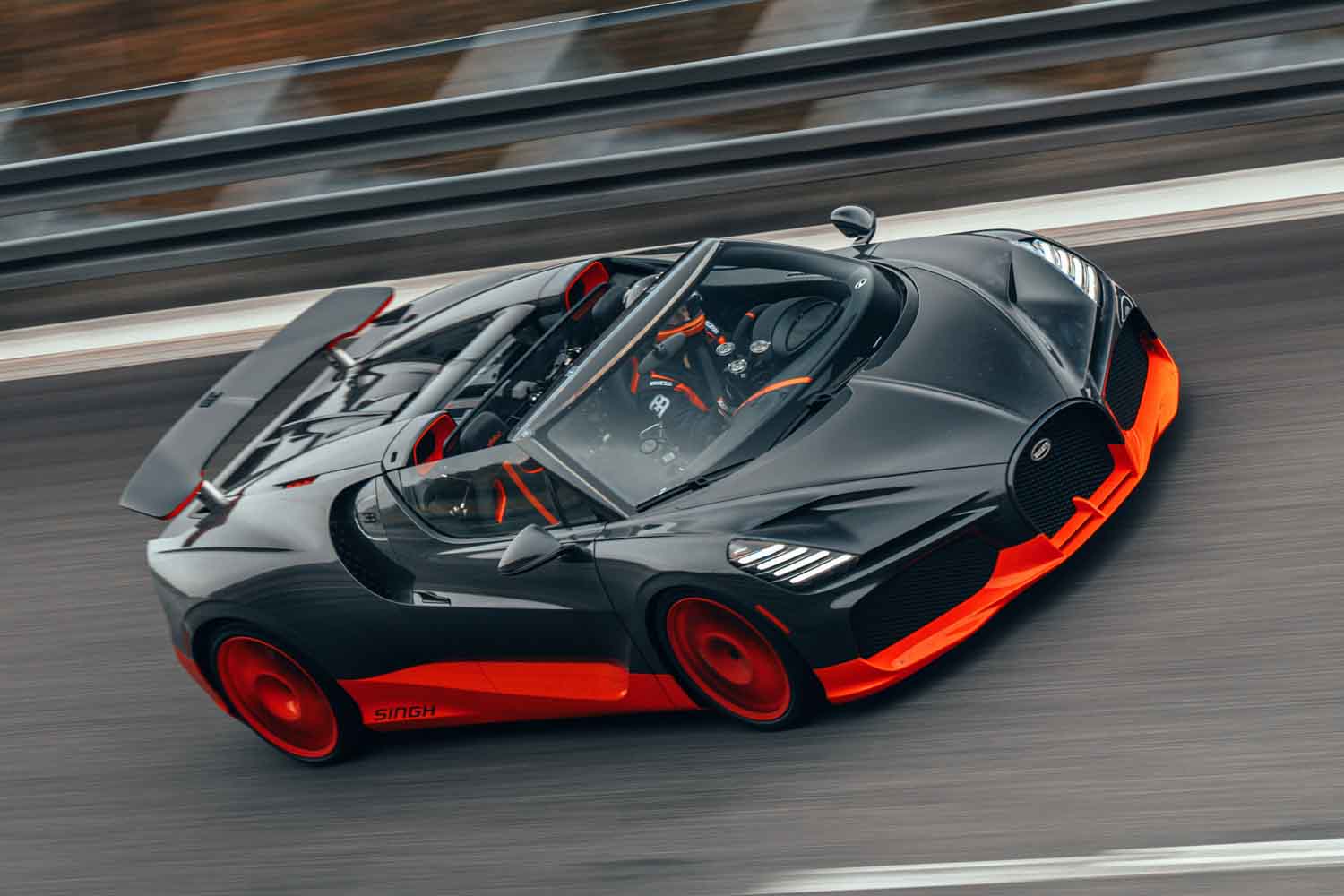 オープンカーで453.91キロを達成！ ブガッティ「W16ミストラル