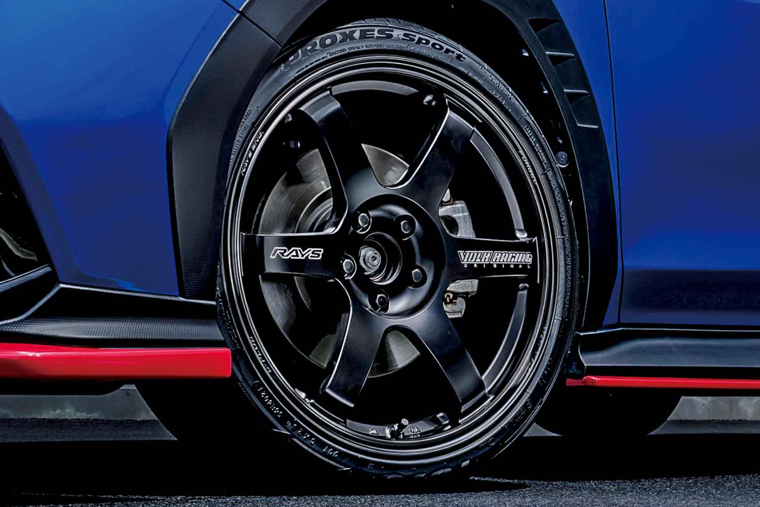 レイズ「TE37」史上初のカラーを採用！ ハイパワーと車両重量増加に対応した最強モデル「TE37サーガＳプラスブラックシャドウLTD」とは〈PR〉