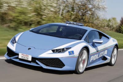 ランボルギーニ ウラカン LP610-4：ラクイラのサン・サルヴァトーレ病院から回収された腎臓はトリノのル・モリネット病院に搬送され、この重要な臓器がタイムリーに届けられたことで、57歳の女性の命が救われた