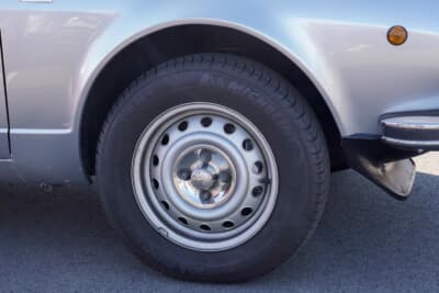 アルファ ロメオ アルフェッタGT1.8：純正のホイールにミシュランのタイヤを合わせている