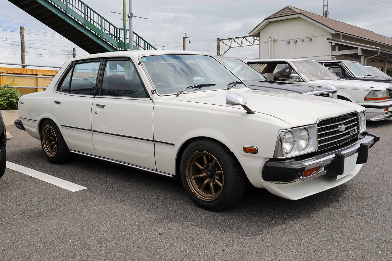旧車当時レア物TOYOTAクラウン（クジラ)純正ホイール・センター