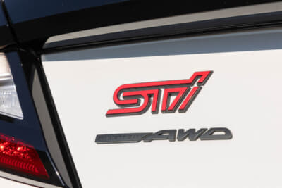 スバル WRX S4 STI Sport ＃：STIのパフォーマンスパーツが満載されている