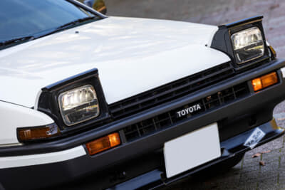 トヨタ AE86 スプリンタートレノ：「やっぱり外装はリトラが目を引くポイントですね！　母のレビンにもないポイントです」