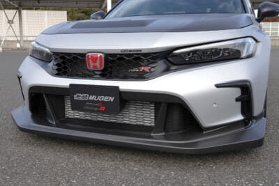 無限 シビック タイプR グループB:純正バンパーに追加装着するリップスポイラーはカーボン素材として軽量化に貢献