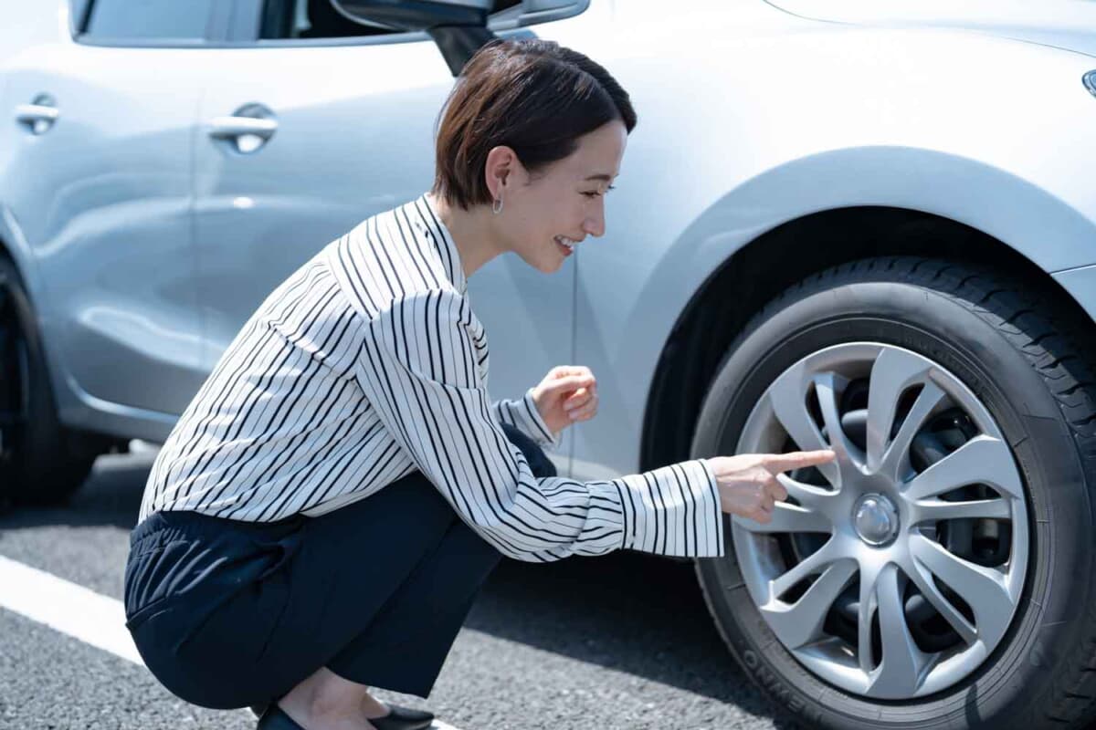 空気圧やタイヤのヒビなどを日頃からチェックすることでパンクを防ぐことができる