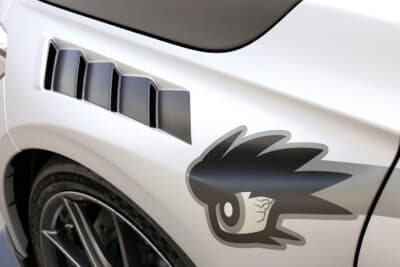 無限 シビック タイプR グループB:左右フェンダーは上部に排熱ダクトが設けられた専用品。素材はフルカーボンとしており、軽量化にも貢献している